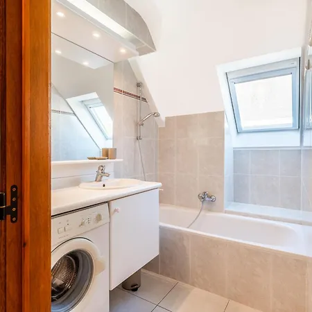 Spacious Duplex In Near Beach, Cleaning Included *